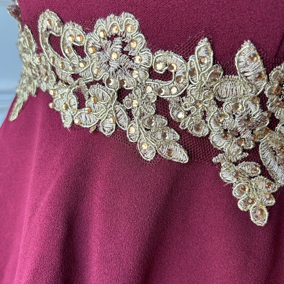 Beautiful dress, used once looks like new - Picture 2 of 5